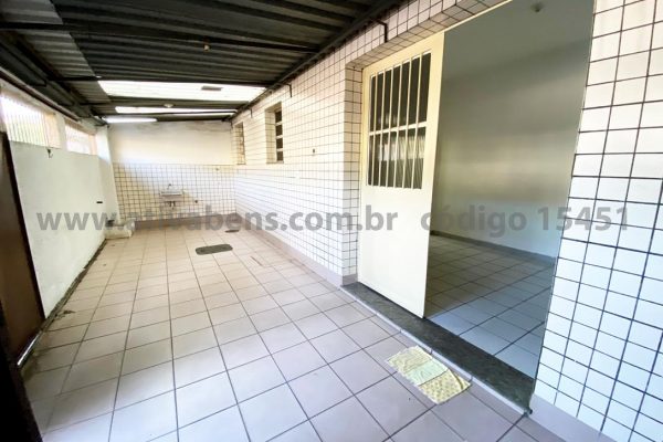 Apartamento Térreo 1 Quarto com Garagem e Varanda na Penha Circular