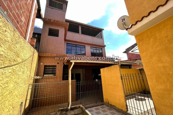 Casa Duplex com Terraço 03 Quartos Salão em dois ambientes Churrasqueira em Cordovil