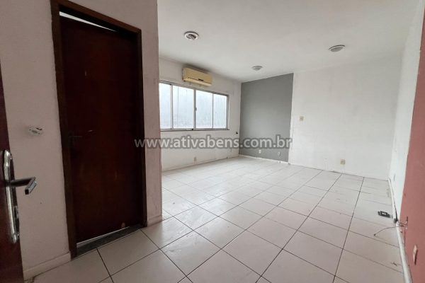 Sala comercial em Irajá pertinho do Metrô no Centro de Irajá
