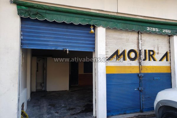 Loja de 35 m2 com banheiro e recuo frontal à loja