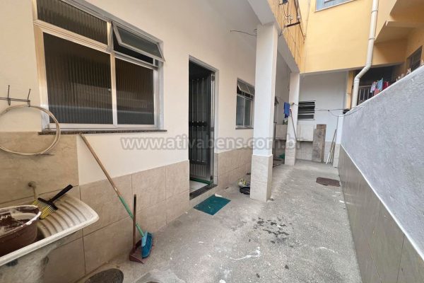 Casa de Vila com 01 Quarto e Quintal no comércio da Praça do Carmo – Penha Circular