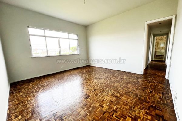 Oportunidade! Apartamento 02 Quartos vista livre, garagem e dep. de empregada na Vila da Penha
